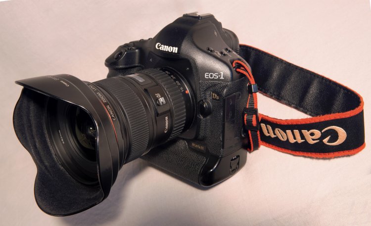 Prodám CANON EOS 1Ds Mark III + objektiv Canon EF 16-35 mm f/2,8 L II USM